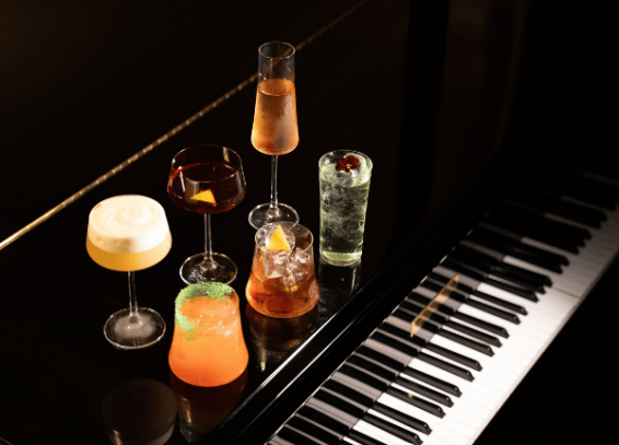 PIANO BAR at the Dilly